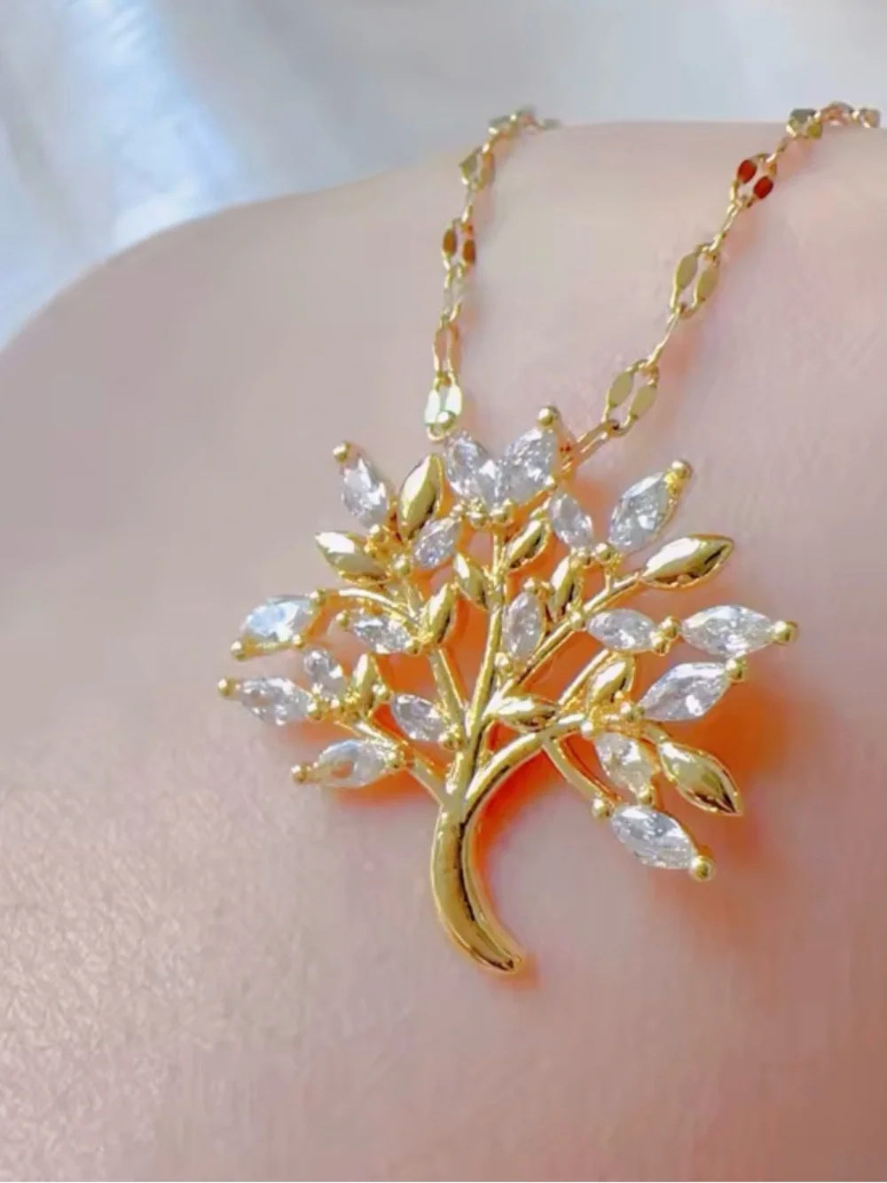 Fashionable and Gorgeous Micro Inlaid Stainless Steel Life Tree Necklace,